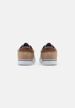 Pier One Unisex - Sneakers Laag - Brown 8 Pier One Unisex - Sneakers Laag - Brown -Pier One Winkel 0667ac52398a4cb28ca9239f7e349af9 scaled