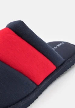 Pier One Unisex - Pantoffels - Dark Blue/Red -Pier One Winkel 3873ff5ffc164a00938853720f513c10 scaled