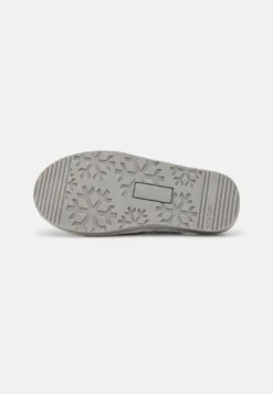 Pier One Pantoffels - Grey -Pier One Winkel 3d340df1c6ff4b69a5313d2618e0b951 scaled
