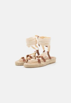 Pier One Leather - Sandalen Met Plateauzool - 003 - Off-White 8 Pier One Leather - Sandalen Met Plateauzool - 003 - Off-White -Pier One Winkel 43fe65b4c8344bbc8a94499df02138b5 scaled