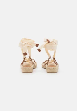 Pier One Leather - Sandalen Met Plateauzool - 003 - Off-White 9 Pier One Leather - Sandalen Met Plateauzool - 003 - Off-White -Pier One Winkel 6913d0a04f2b40e89c332e3a67067515 scaled