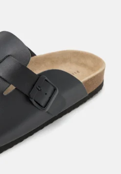 Pier One Leather Unisex - Pantoffels - Black -Pier One Winkel 7b28889d1d2247a8abcae3a4a4c34674 scaled