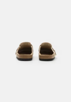 Pier One Leather Unisex - Pantoffels - Beige -Pier One Winkel 7fc4209f0b9d443b96717beece6deee4 scaled