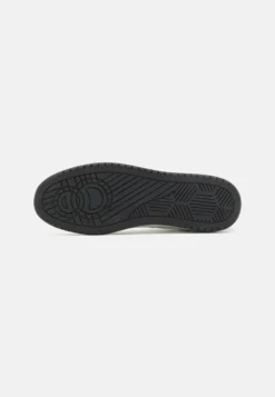 Pier One Sneakers Hoog -Pier One Winkel b98de9289b1945838b350d2c517e1dab scaled