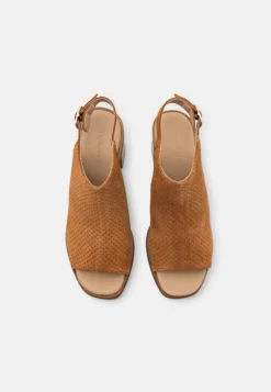 Pier One Leather - Sandalen Met Plateauzool - Cognac -Pier One Winkel d26f4a96bd80471d916ecef203363640 scaled