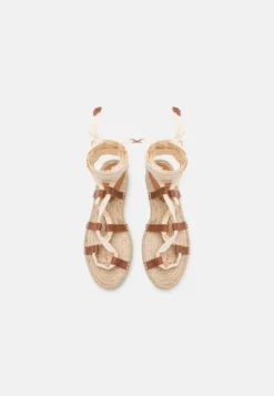Pier One Leather - Sandalen Met Plateauzool - 003 - Off-White 11 Pier One Leather - Sandalen Met Plateauzool - 003 - Off-White -Pier One Winkel e7d31b5992104938afd655aba13c57dd scaled