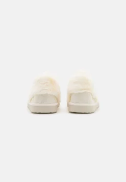 Pier One Pantoffels - White 9 Pier One Pantoffels - White -Pier One Winkel e95c473c042849e39cad888ba96babb2 scaled